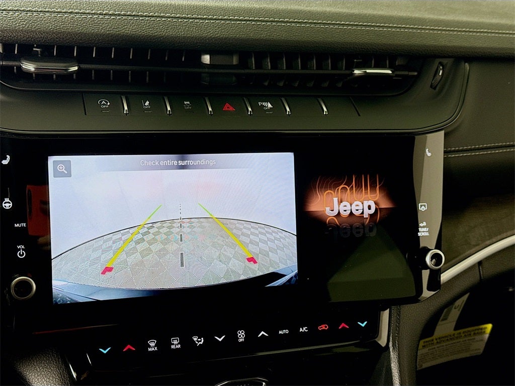 2026 Jeep Grand Cherokee Laredo