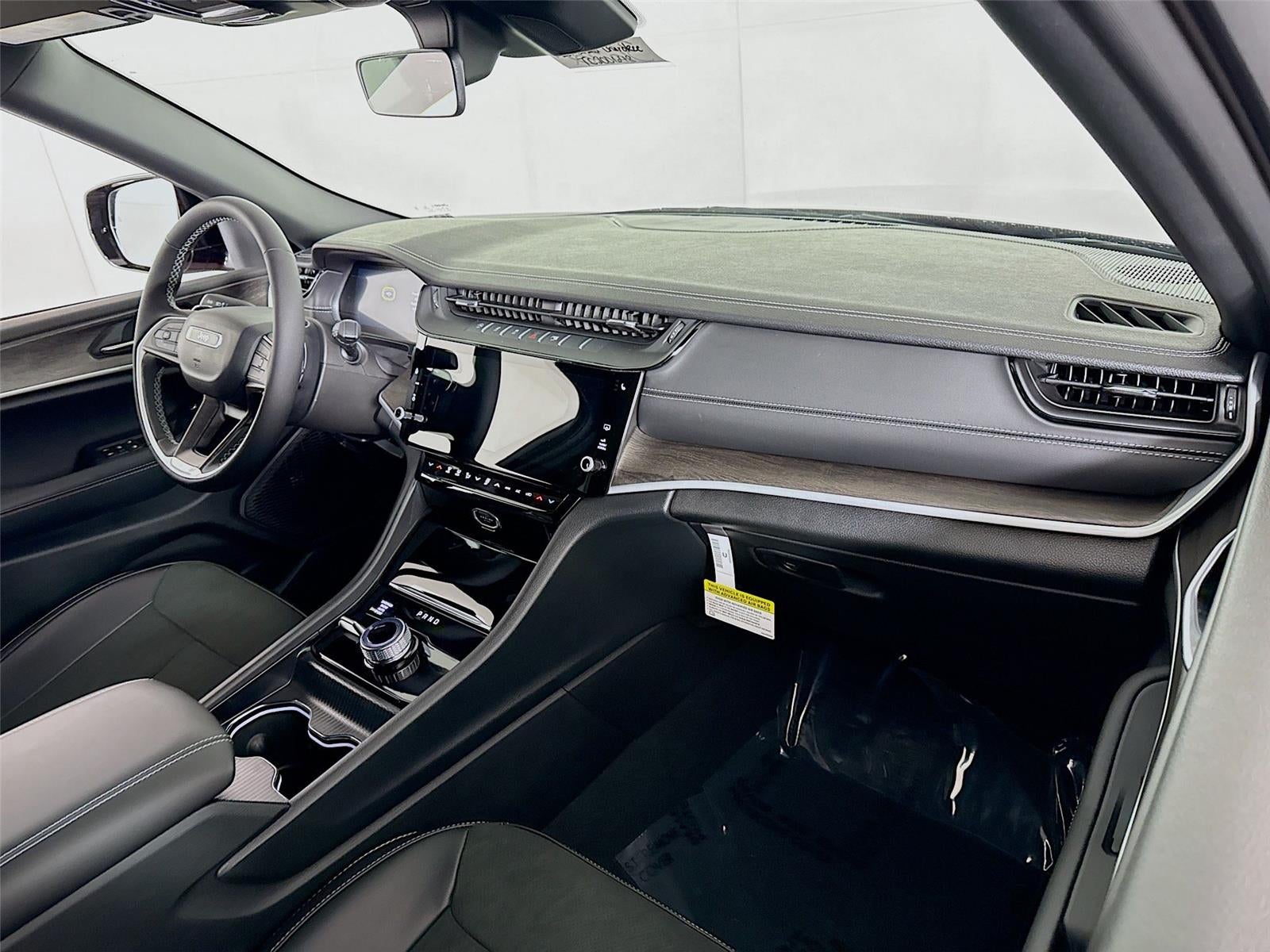 2026 Jeep Grand Cherokee Laredo Altitude