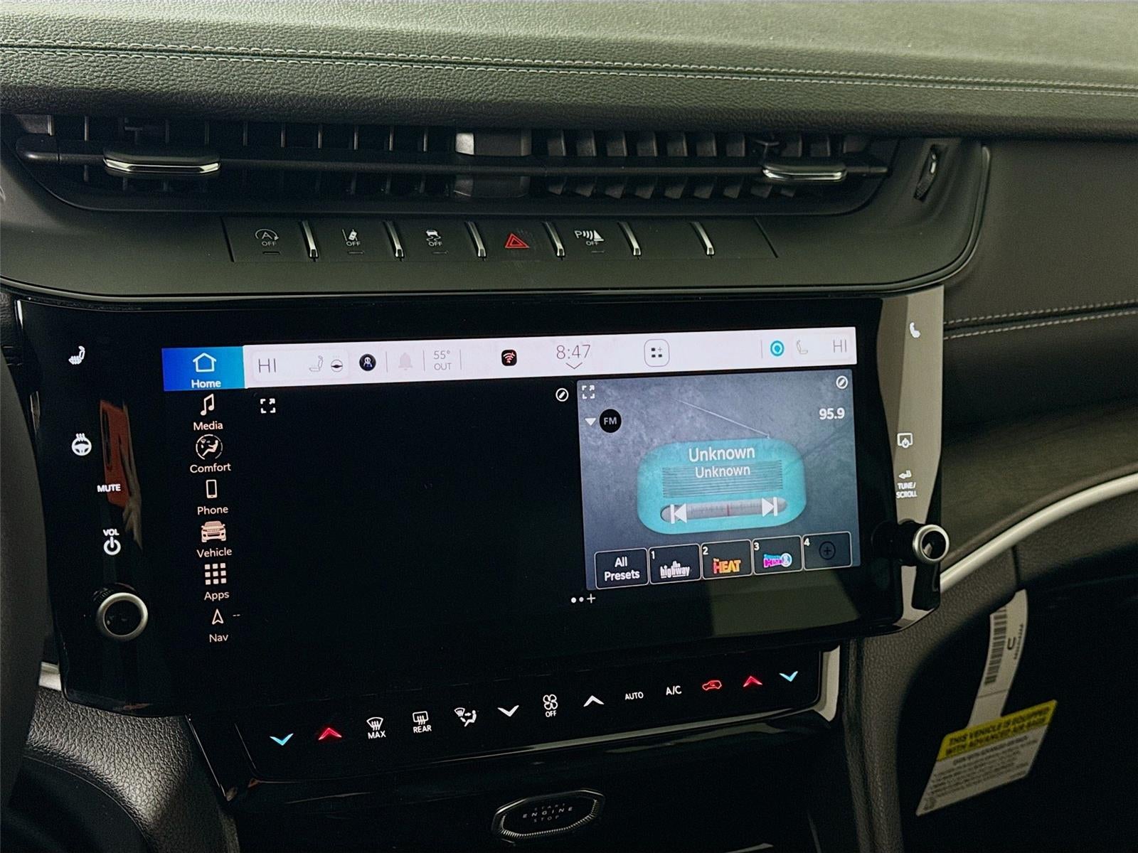 2026 Jeep Grand Cherokee Laredo Altitude