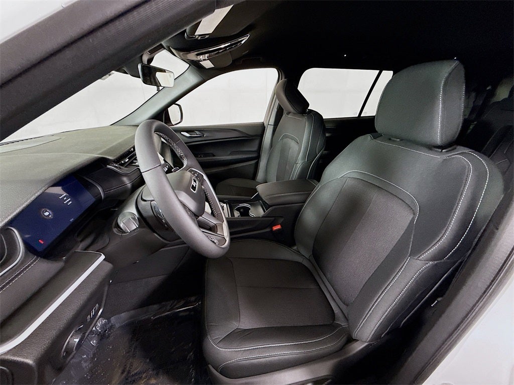 2025 Jeep Grand Cherokee L Base