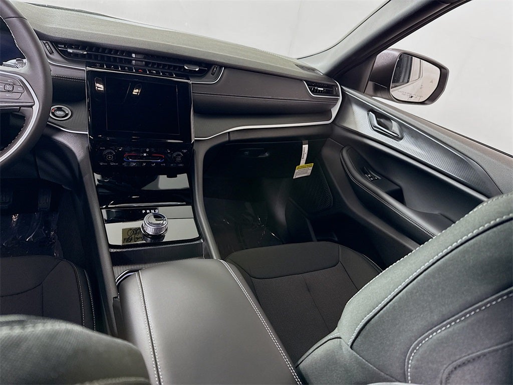 2025 Jeep Grand Cherokee L Base