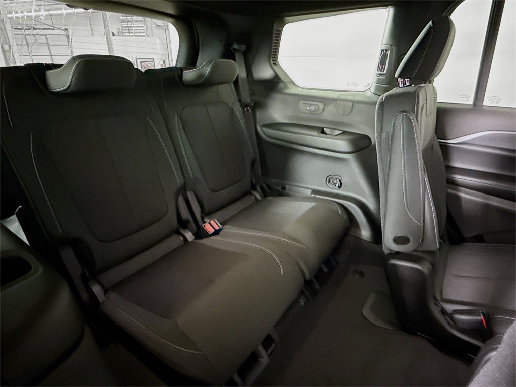 2025 Jeep Grand Cherokee L Base