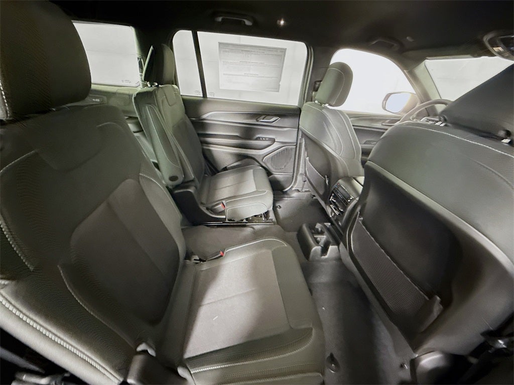 2025 Jeep Grand Cherokee L Base