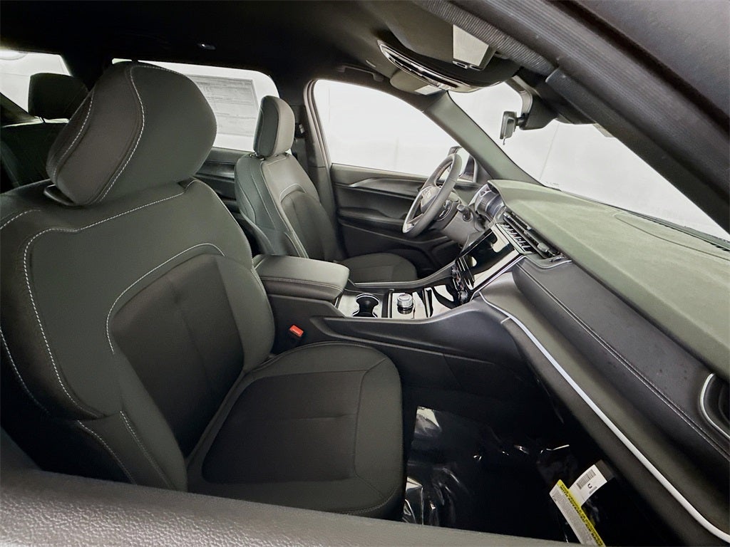 2025 Jeep Grand Cherokee L Base