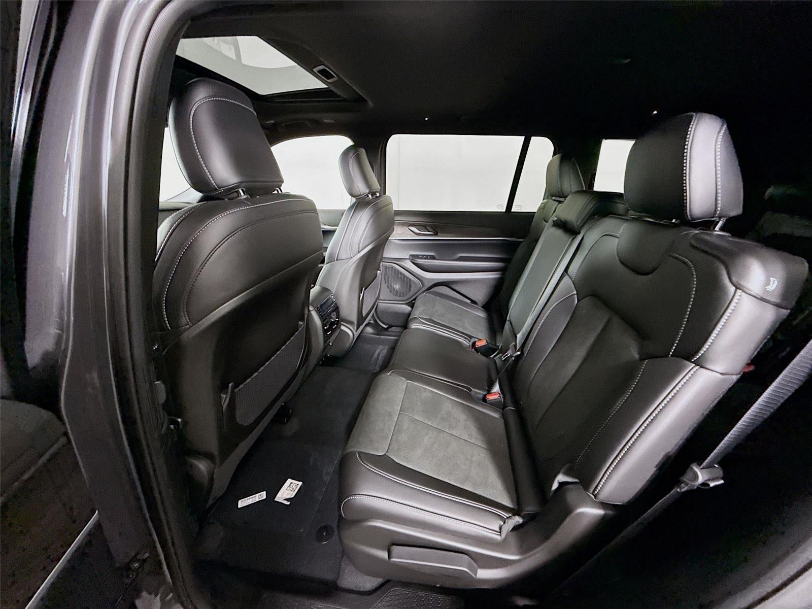 2026 Jeep Grand Cherokee L Laredo Altitude