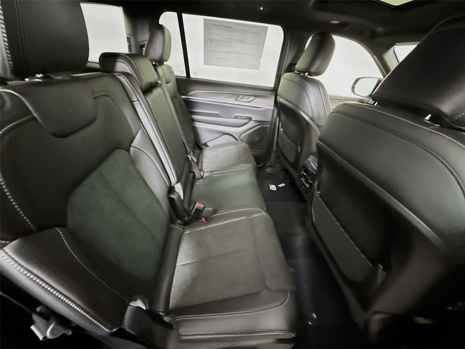 2026 Jeep Grand Cherokee L Laredo Altitude