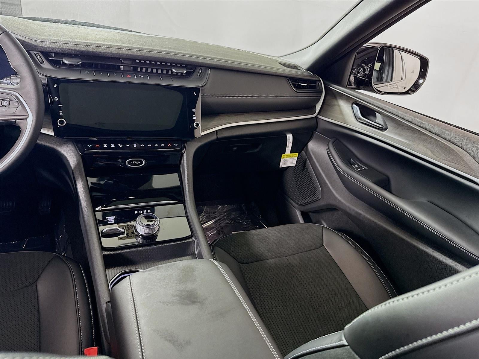 2026 Jeep Grand Cherokee L Laredo Altitude