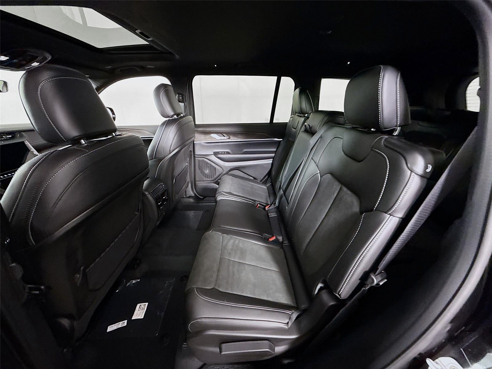 2026 Jeep Grand Cherokee L Laredo Altitude