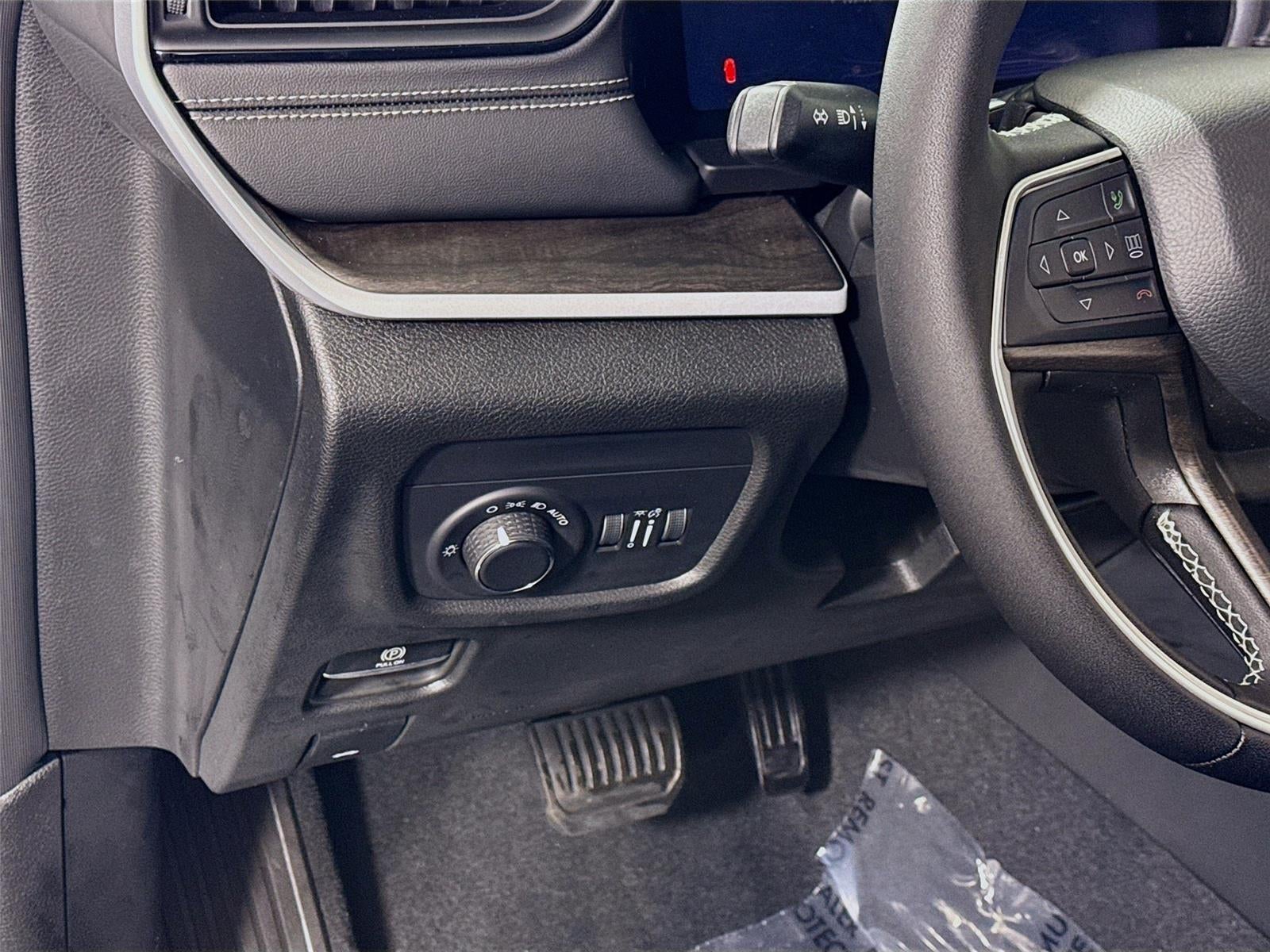 2026 Jeep Grand Cherokee L Laredo Altitude