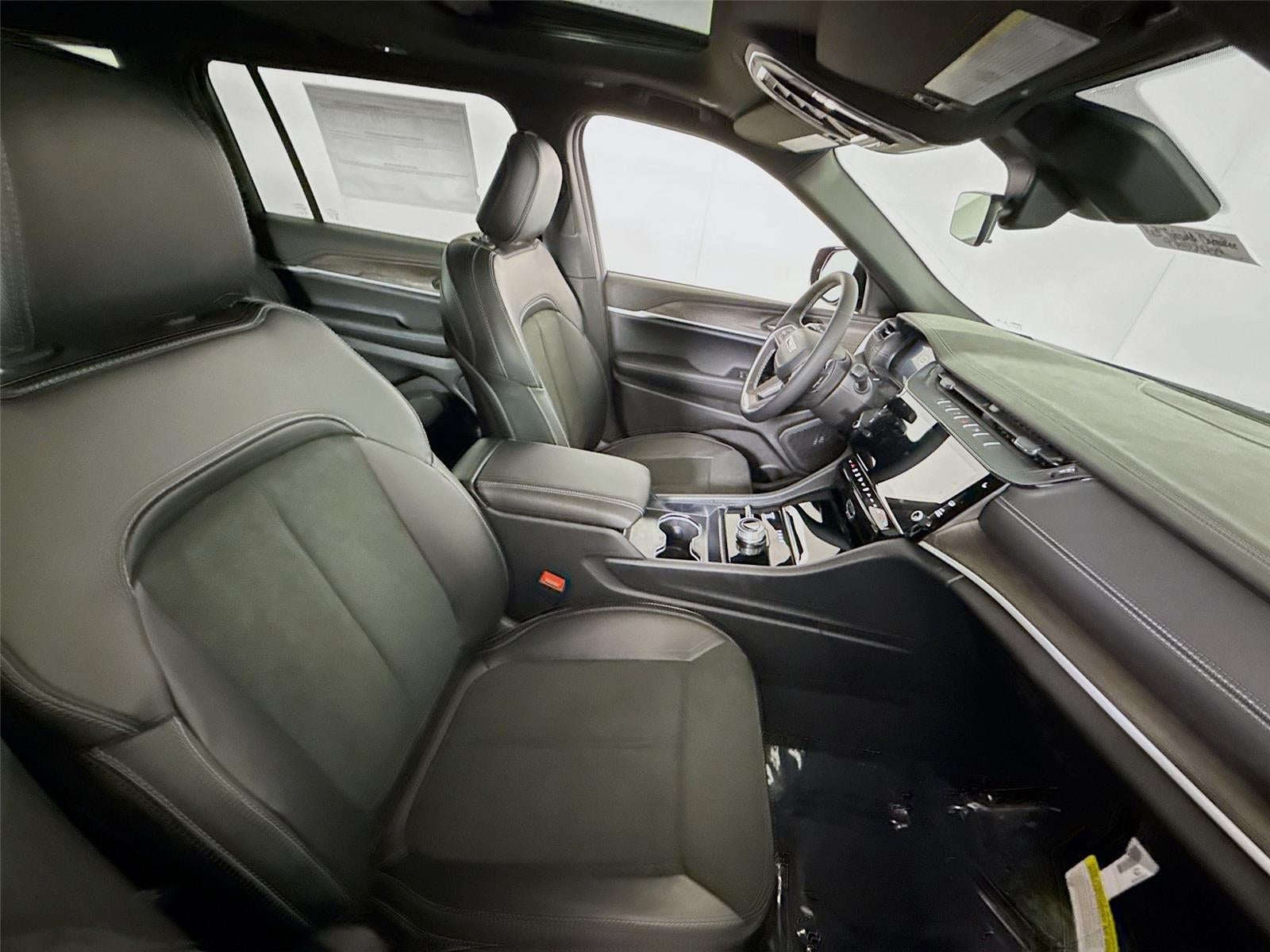 2026 Jeep Grand Cherokee L Laredo Altitude