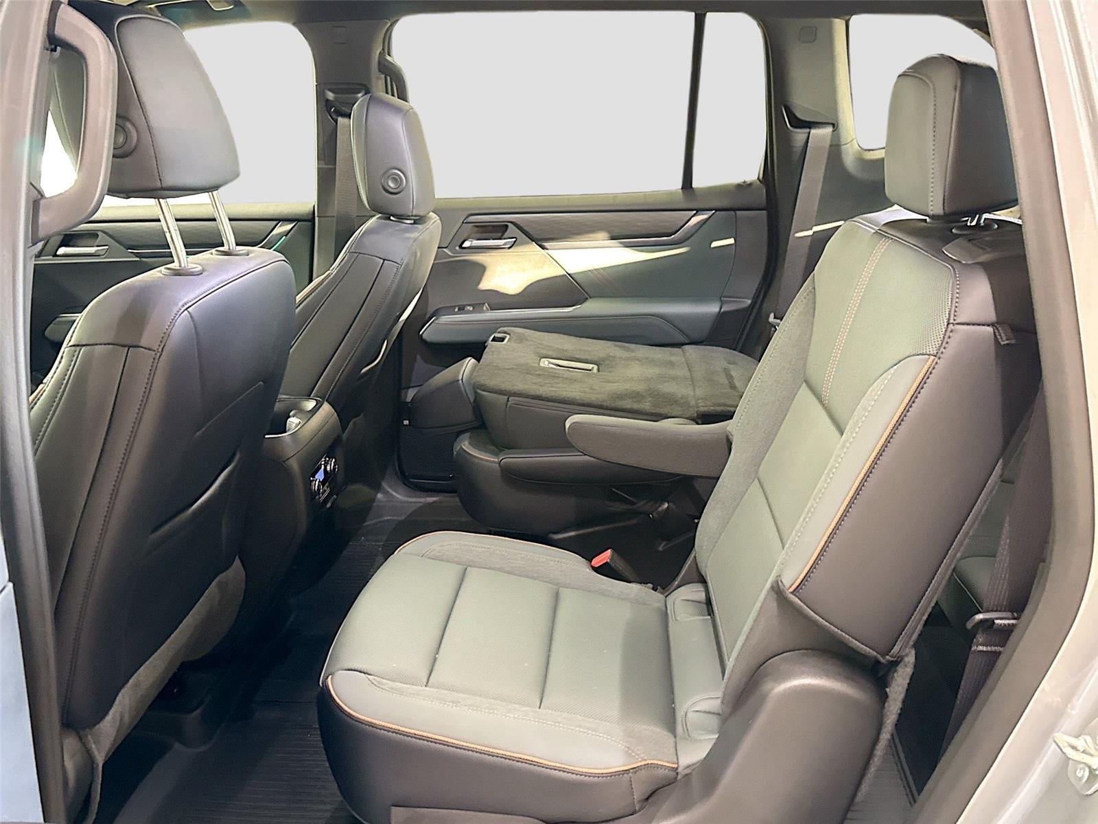 2024 GMC Acadia AWD AT4