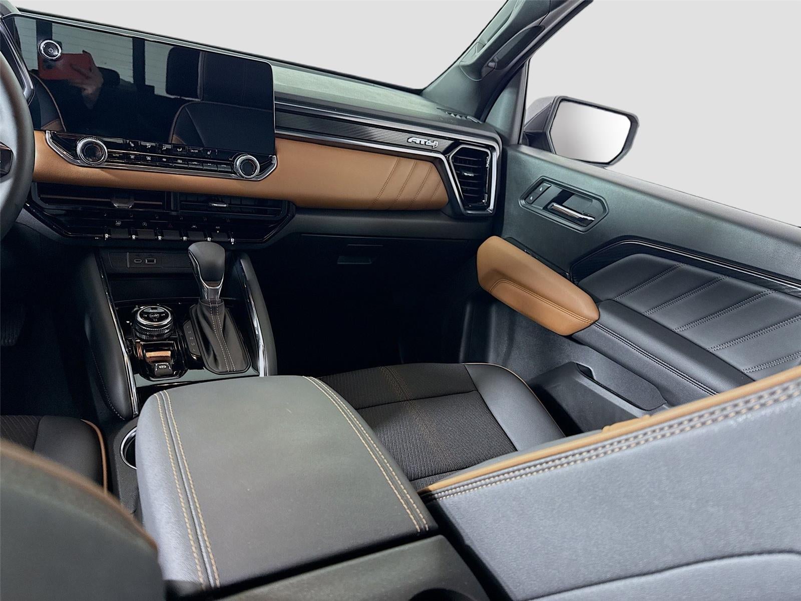 2025 GMC Canyon 4WD AT4