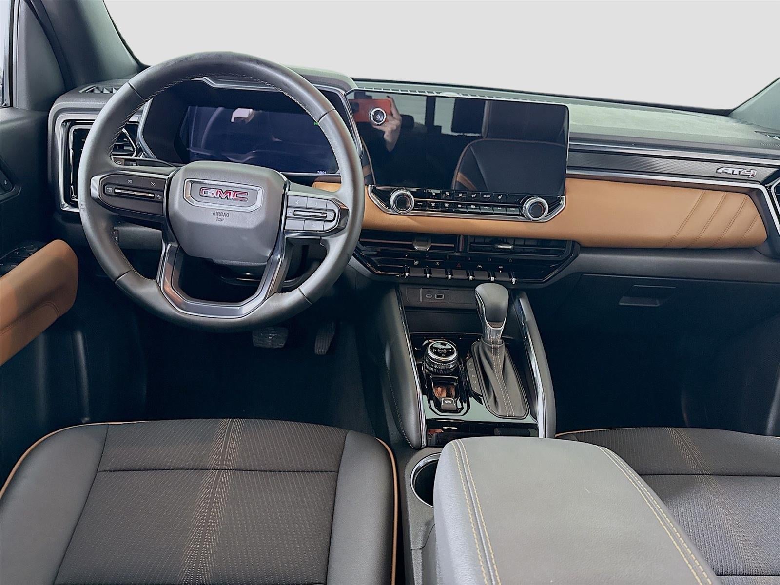 2025 GMC Canyon 4WD AT4