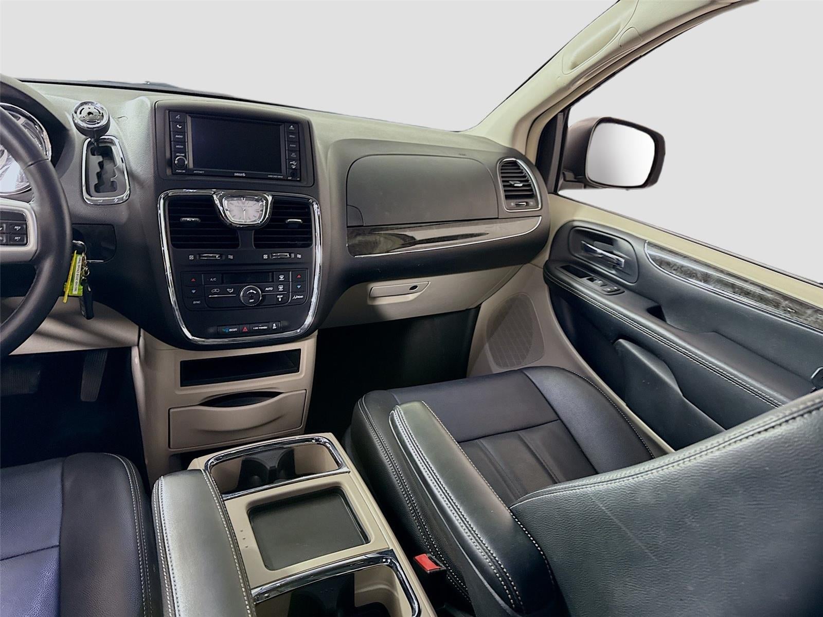 2016 Chrysler Town & Country Touring