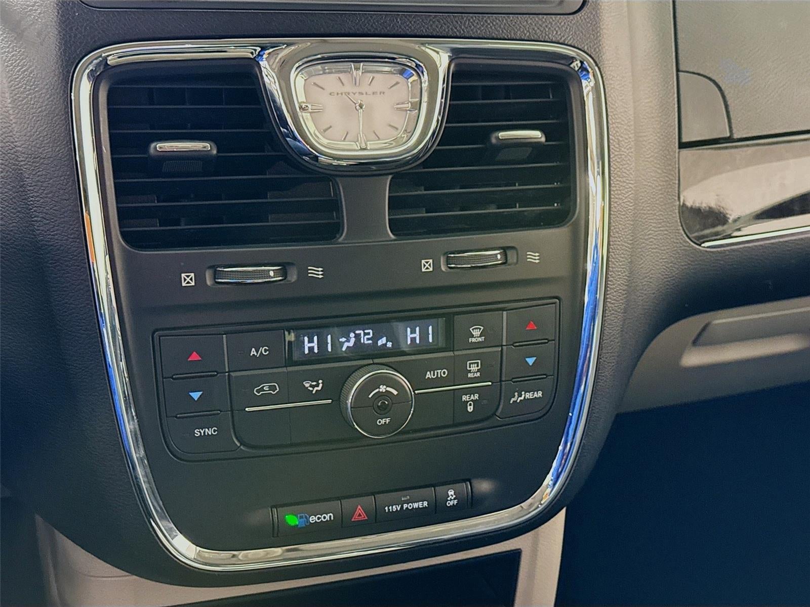 2016 Chrysler Town & Country Touring