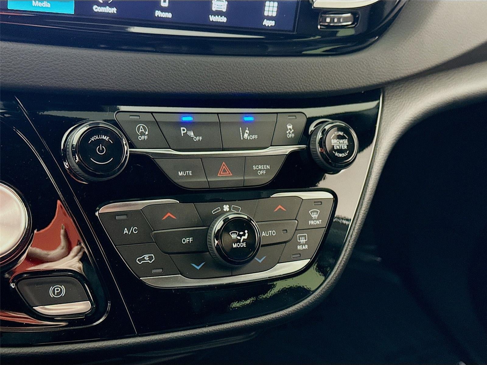 2026 Chrysler Voyager LX