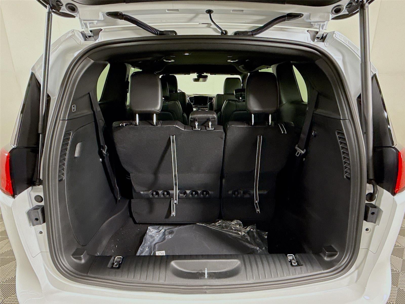 2026 Chrysler Voyager LX