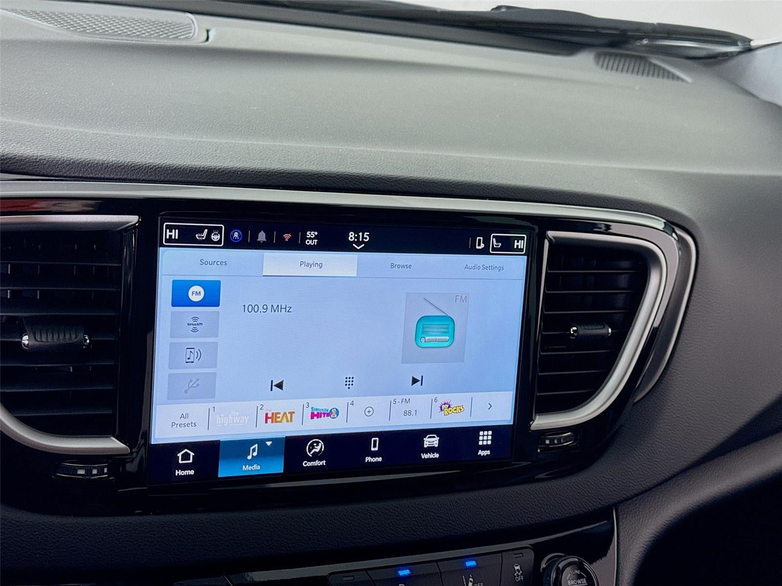 2026 Chrysler Voyager LX