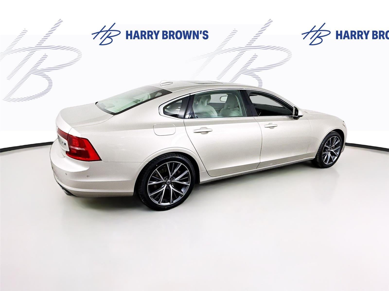 2018 Volvo S90 Momentum